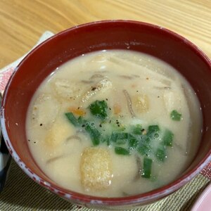 根菜ときのこの味噌粕汁